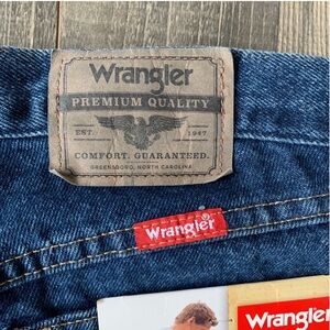 32x30 NWT WRANGLER Relaxed Fit Jeans 97601DR